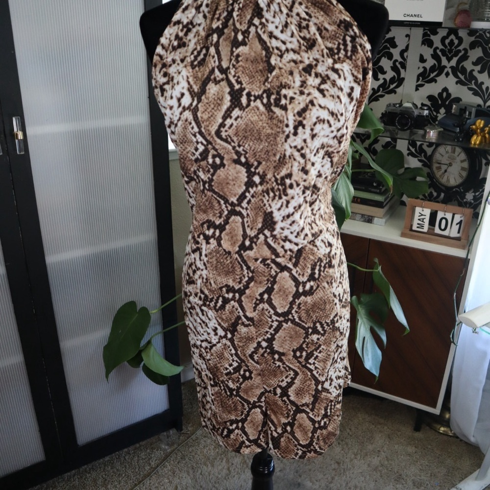Animal Print Romper Fits more like 2-3x - Picture 4 of 6